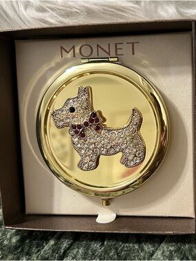 NWT Monet Gold Compact Mirror with Crystal Scottie Accent - Size 3.25”